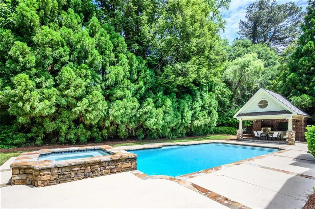 25 Brookside Walk, Atlanta, Georgia 30342, 6 Bedrooms Bedrooms, ,6 BathroomsBathrooms,Residential,Sold,25 Brookside Walk,6881513