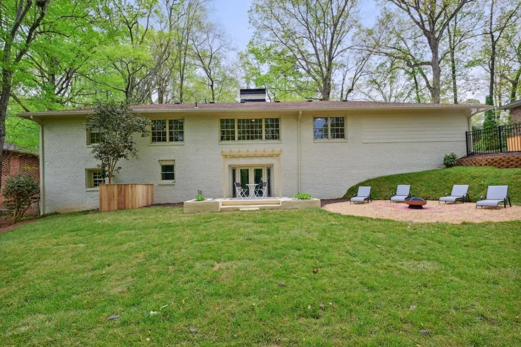 6748 Brandon Mill Road, Sandy Springs, Georgia 30328, 5 Bedrooms Bedrooms, ,3 BathroomsBathrooms,Residential,Sold,6748 Brandon Mill Road,7200585