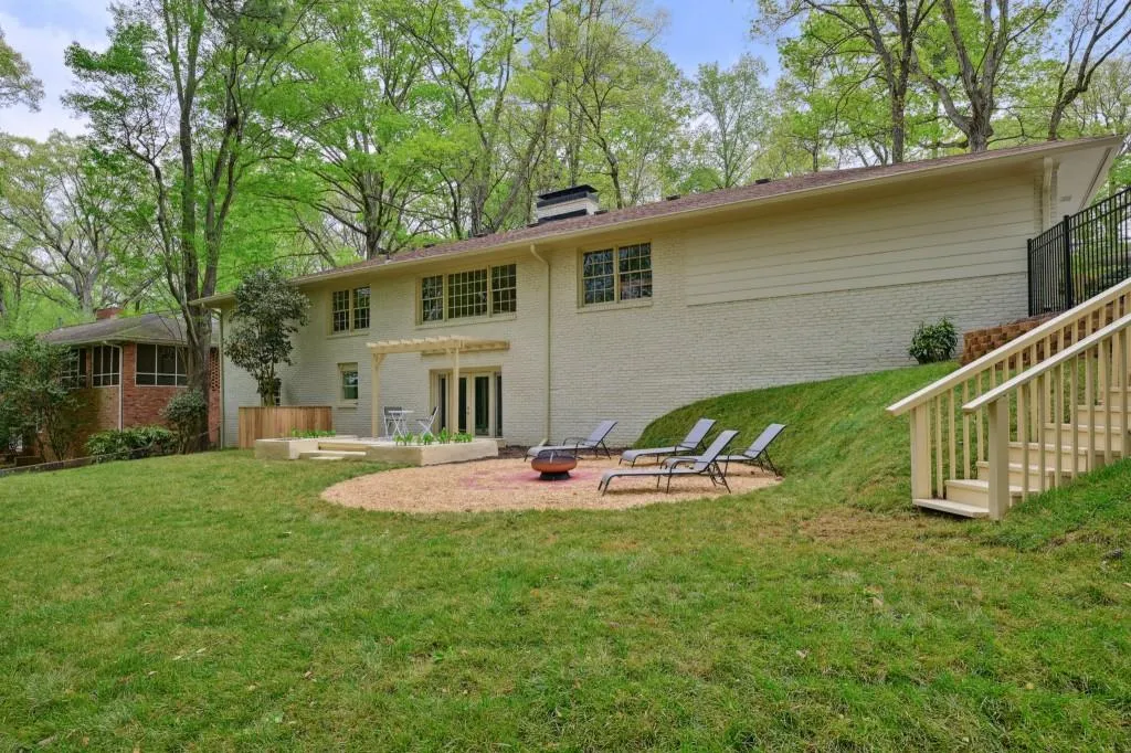 6748 Brandon Mill Road, Sandy Springs, Georgia 30328, 5 Bedrooms Bedrooms, ,3 BathroomsBathrooms,Residential,Sold,6748 Brandon Mill Road,7200585