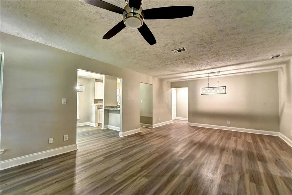 6822 Glenridge Drive Unit J, Sandy Springs, Georgia 30328, 2 Bedrooms Bedrooms, ,2 BathroomsBathrooms,Residential,Sold,6822 Glenridge Drive Unit J,6609389