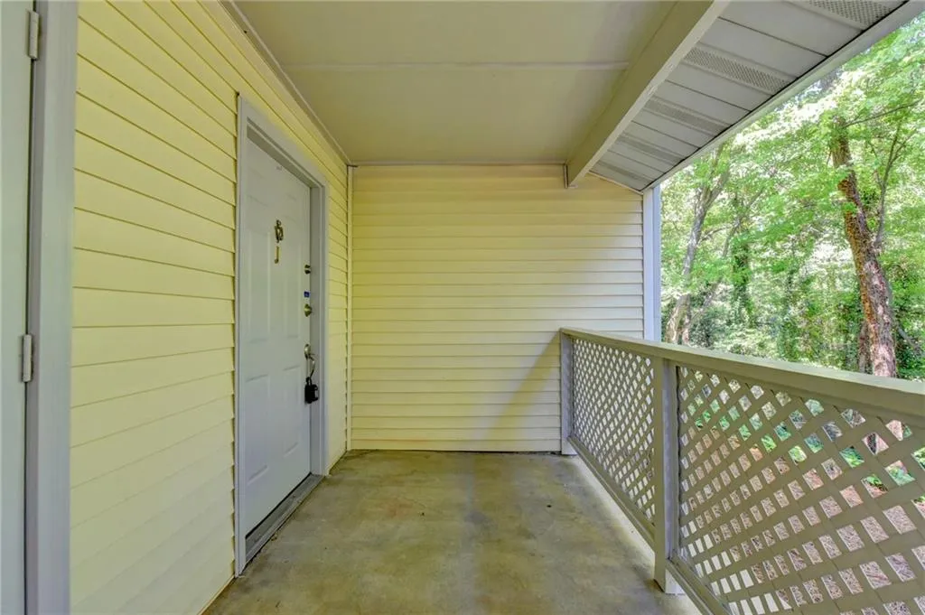 6822 Glenridge Drive Unit J, Sandy Springs, Georgia 30328, 2 Bedrooms Bedrooms, ,2 BathroomsBathrooms,Residential,Sold,6822 Glenridge Drive Unit J,6609389