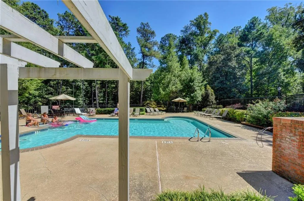 6822 Glenridge Drive Unit J, Sandy Springs, Georgia 30328, 2 Bedrooms Bedrooms, ,2 BathroomsBathrooms,Residential,Sold,6822 Glenridge Drive Unit J,6609389
