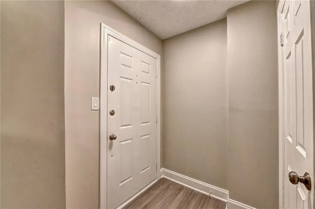 6822 Glenridge Drive Unit J, Sandy Springs, Georgia 30328, 2 Bedrooms Bedrooms, ,2 BathroomsBathrooms,Residential,Sold,6822 Glenridge Drive Unit J,6609389