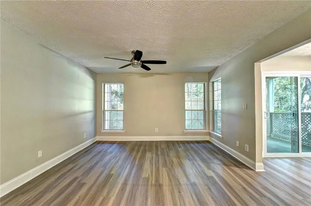 6822 Glenridge Drive Unit J, Sandy Springs, Georgia 30328, 2 Bedrooms Bedrooms, ,2 BathroomsBathrooms,Residential,Sold,6822 Glenridge Drive Unit J,6609389