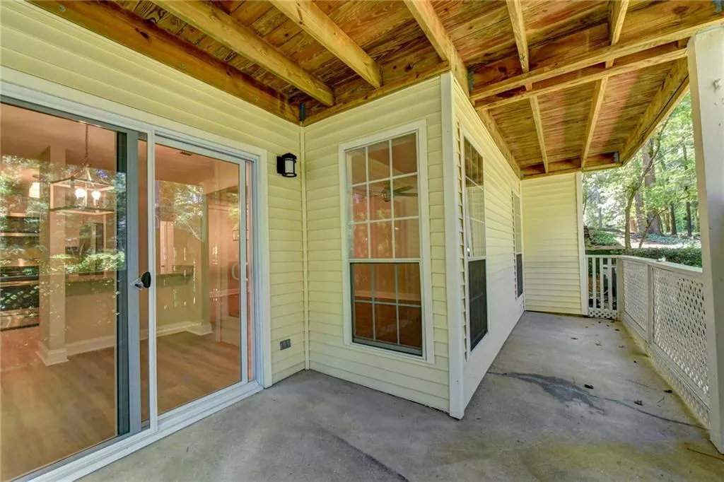 6822 Glenridge Drive Unit J, Sandy Springs, Georgia 30328, 2 Bedrooms Bedrooms, ,2 BathroomsBathrooms,Residential,Sold,6822 Glenridge Drive Unit J,6609389