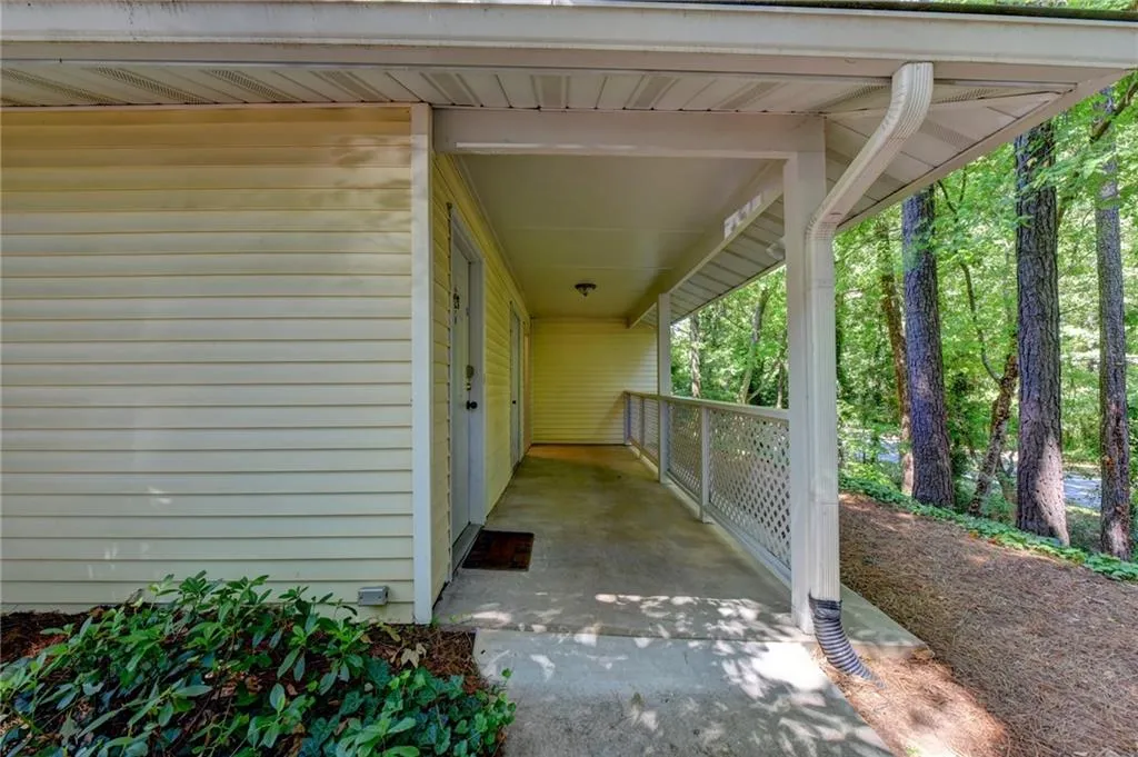 6822 Glenridge Drive Unit J, Sandy Springs, Georgia 30328, 2 Bedrooms Bedrooms, ,2 BathroomsBathrooms,Residential,Sold,6822 Glenridge Drive Unit J,6609389