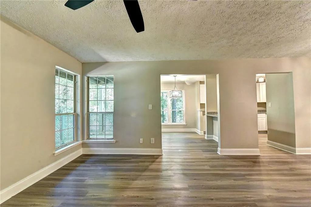 6822 Glenridge Drive Unit J, Sandy Springs, Georgia 30328, 2 Bedrooms Bedrooms, ,2 BathroomsBathrooms,Residential,Sold,6822 Glenridge Drive Unit J,6609389