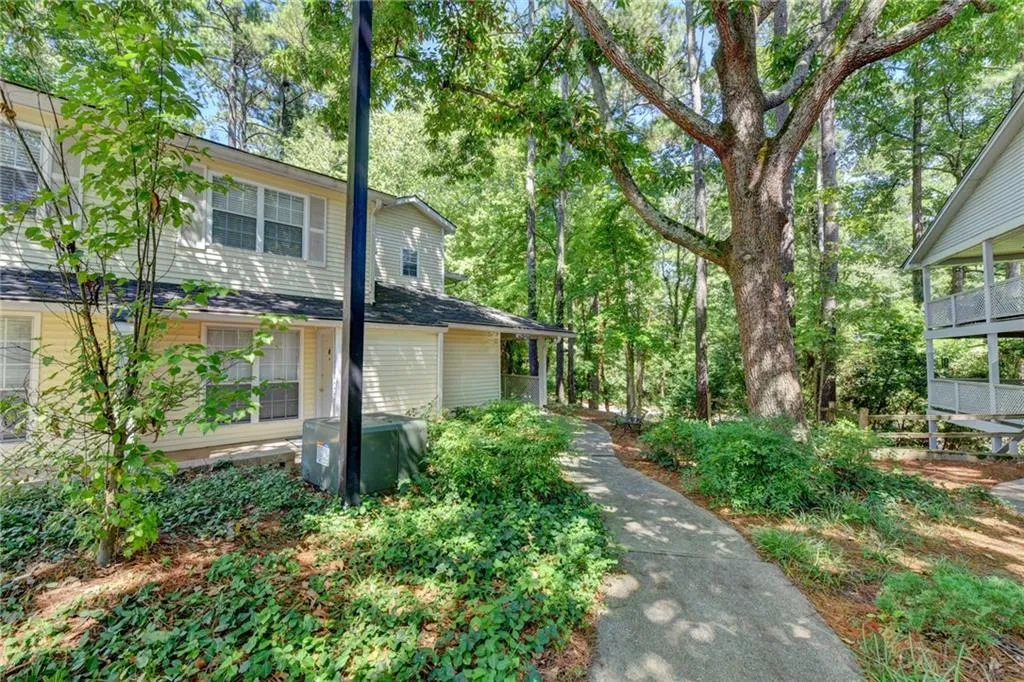6822 Glenridge Drive Unit J, Sandy Springs, Georgia 30328, 2 Bedrooms Bedrooms, ,2 BathroomsBathrooms,Residential,Sold,6822 Glenridge Drive Unit J,6609389