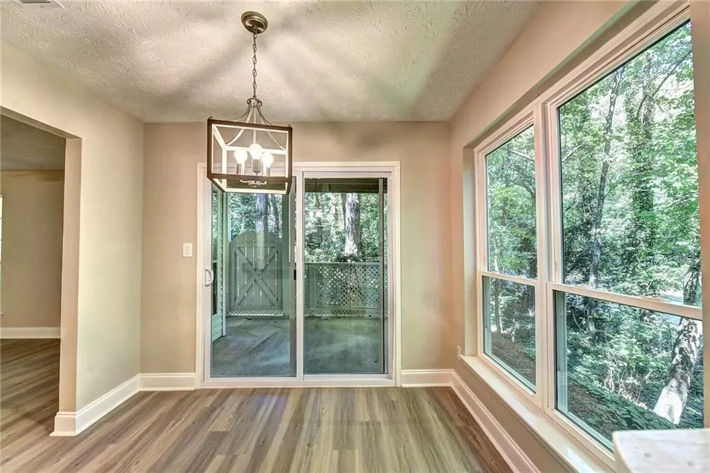 6822 Glenridge Drive Unit J, Sandy Springs, Georgia 30328, 2 Bedrooms Bedrooms, ,2 BathroomsBathrooms,Residential,Sold,6822 Glenridge Drive Unit J,6609389