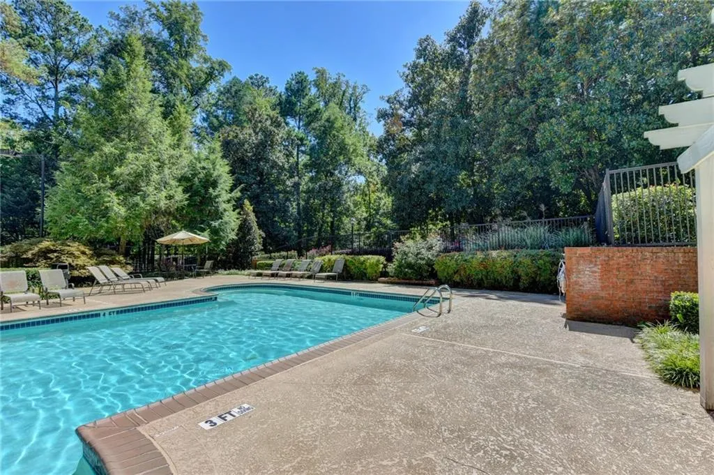 6822 Glenridge Drive Unit J, Sandy Springs, Georgia 30328, 2 Bedrooms Bedrooms, ,2 BathroomsBathrooms,Residential,Sold,6822 Glenridge Drive Unit J,6609389