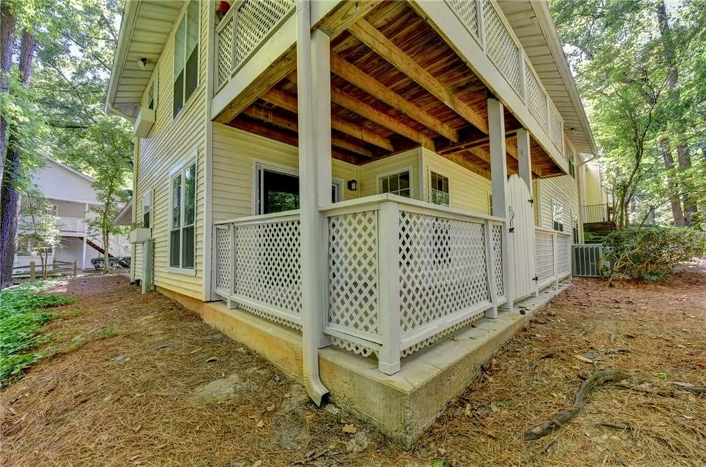 6822 Glenridge Drive Unit J, Sandy Springs, Georgia 30328, 2 Bedrooms Bedrooms, ,2 BathroomsBathrooms,Residential,Sold,6822 Glenridge Drive Unit J,6609389