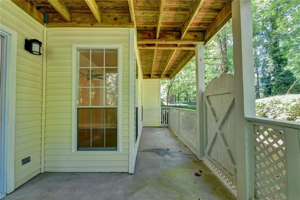 6822 Glenridge Drive Unit J, Sandy Springs, Georgia 30328, 2 Bedrooms Bedrooms, ,2 BathroomsBathrooms,Residential,Sold,6822 Glenridge Drive Unit J,6609389