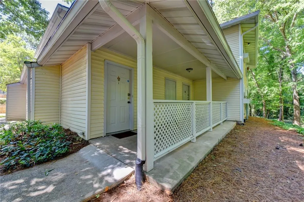 6822 Glenridge Drive Unit J, Sandy Springs, Georgia 30328, 2 Bedrooms Bedrooms, ,2 BathroomsBathrooms,Residential,Sold,6822 Glenridge Drive Unit J,6609389