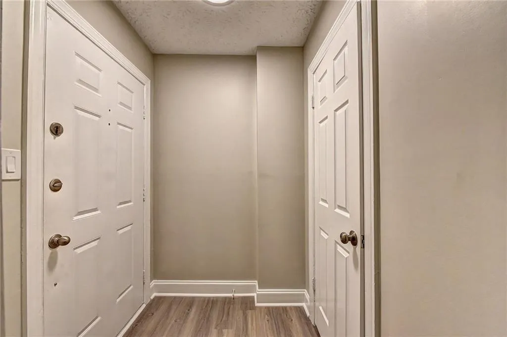 6822 Glenridge Drive Unit J, Sandy Springs, Georgia 30328, 2 Bedrooms Bedrooms, ,2 BathroomsBathrooms,Residential,Sold,6822 Glenridge Drive Unit J,6609389