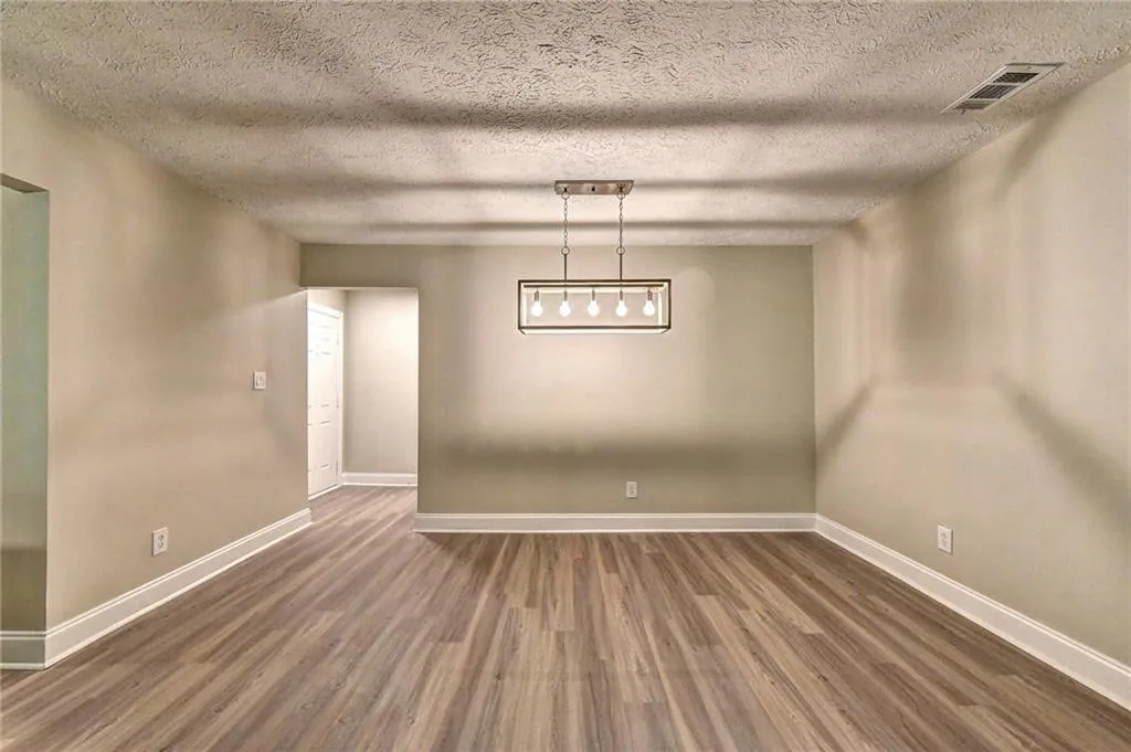 6822 Glenridge Drive Unit J, Sandy Springs, Georgia 30328, 2 Bedrooms Bedrooms, ,2 BathroomsBathrooms,Residential,Sold,6822 Glenridge Drive Unit J,6609389