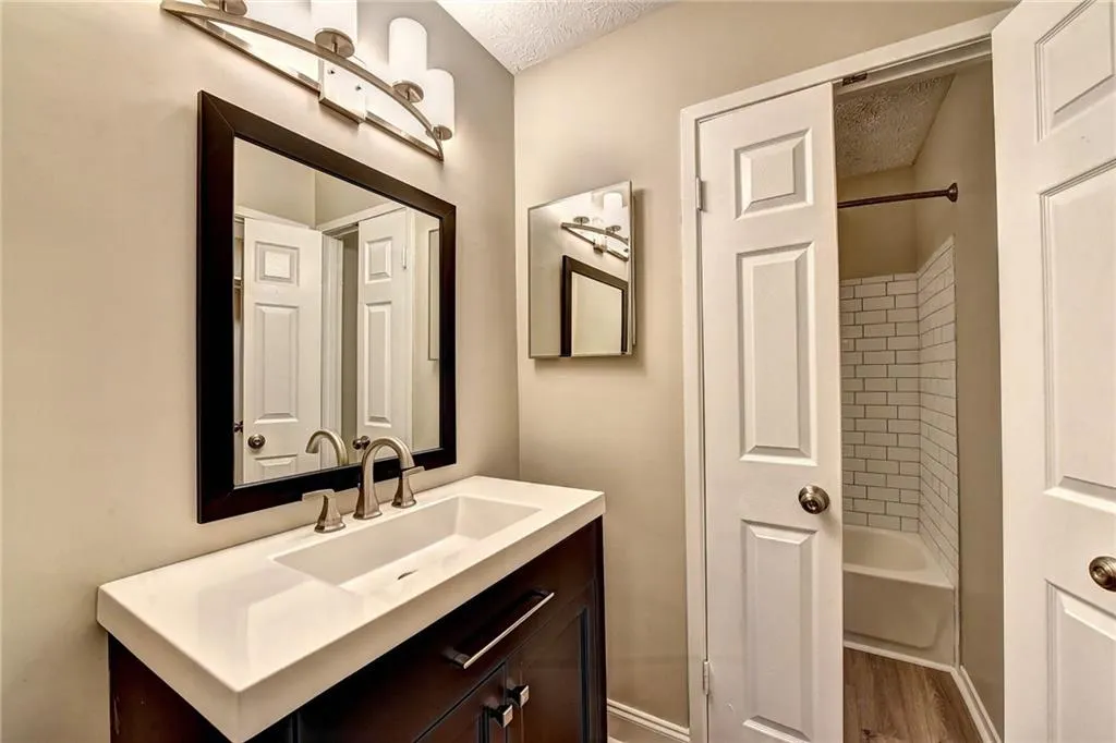 6822 Glenridge Drive Unit J, Sandy Springs, Georgia 30328, 2 Bedrooms Bedrooms, ,2 BathroomsBathrooms,Residential,Sold,6822 Glenridge Drive Unit J,6609389