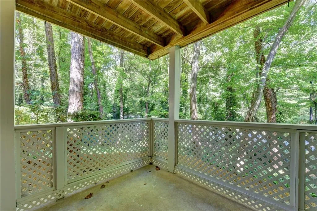 6822 Glenridge Drive Unit J, Sandy Springs, Georgia 30328, 2 Bedrooms Bedrooms, ,2 BathroomsBathrooms,Residential,Sold,6822 Glenridge Drive Unit J,6609389