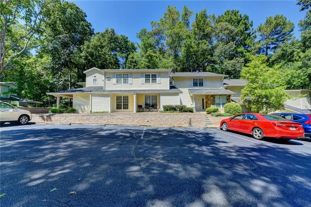 6822 Glenridge Drive Unit J, Sandy Springs, Georgia 30328, 2 Bedrooms Bedrooms, ,2 BathroomsBathrooms,Residential,Sold,6822 Glenridge Drive Unit J,6609389