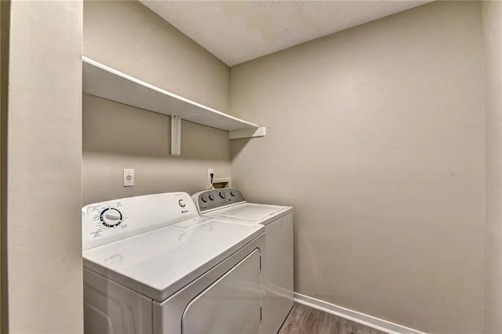 6822 Glenridge Drive Unit J, Sandy Springs, Georgia 30328, 2 Bedrooms Bedrooms, ,2 BathroomsBathrooms,Residential,Sold,6822 Glenridge Drive Unit J,6609389