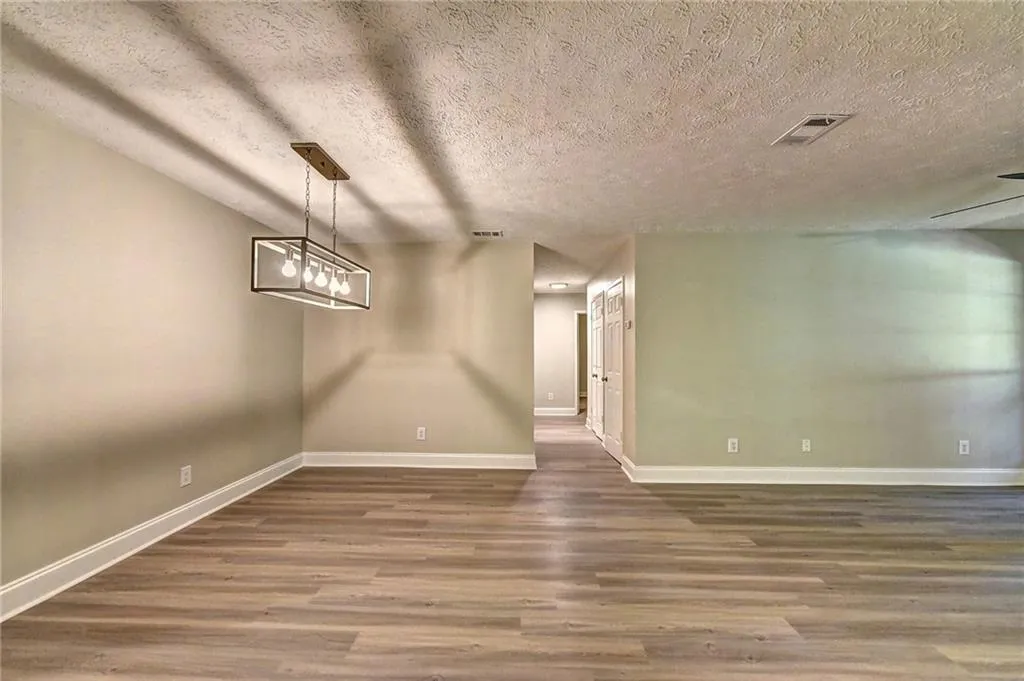 6822 Glenridge Drive Unit J, Sandy Springs, Georgia 30328, 2 Bedrooms Bedrooms, ,2 BathroomsBathrooms,Residential,Sold,6822 Glenridge Drive Unit J,6609389