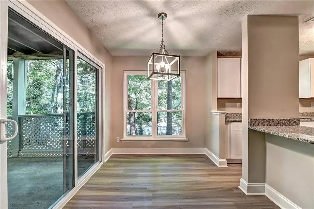 6822 Glenridge Drive Unit J, Sandy Springs, Georgia 30328, 2 Bedrooms Bedrooms, ,2 BathroomsBathrooms,Residential,Sold,6822 Glenridge Drive Unit J,6609389