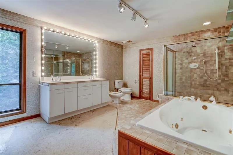 9480 Huntcliff Trace, Sandy Springs, Georgia 30350, 5 Bedrooms Bedrooms, ,4 BathroomsBathrooms,Residential,Sold,9480 Huntcliff Trace,6047683