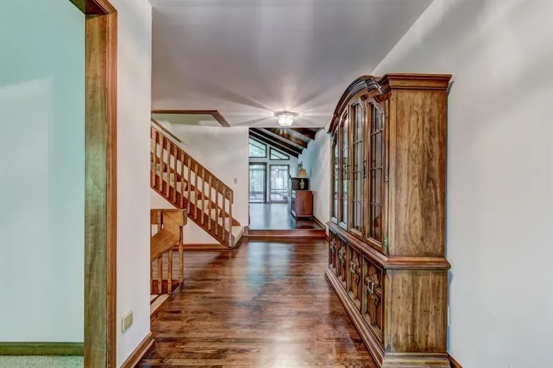 9480 Huntcliff Trace, Sandy Springs, Georgia 30350, 5 Bedrooms Bedrooms, ,4 BathroomsBathrooms,Residential,Sold,9480 Huntcliff Trace,6047683