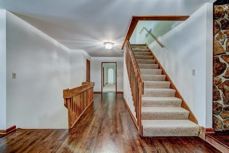 9480 Huntcliff Trace, Sandy Springs, Georgia 30350, 5 Bedrooms Bedrooms, ,4 BathroomsBathrooms,Residential,Sold,9480 Huntcliff Trace,6047683