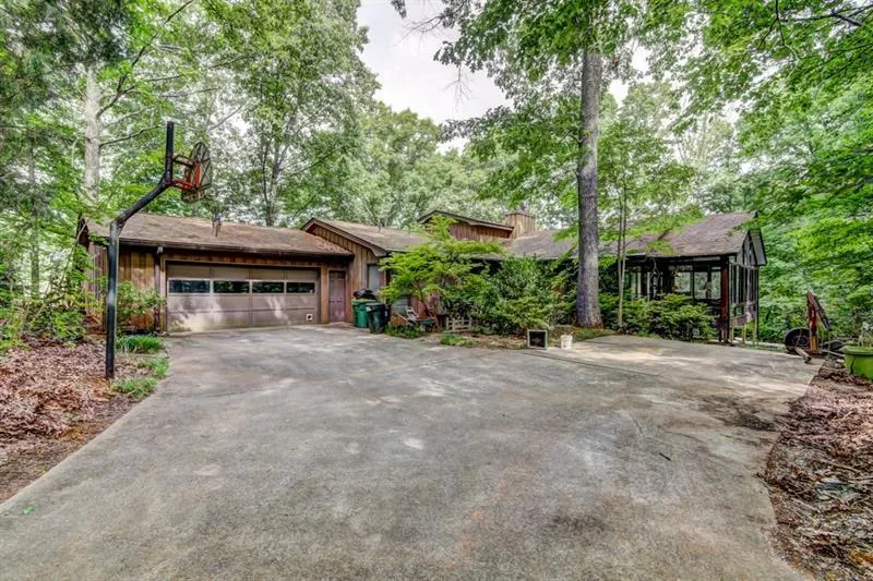 9480 Huntcliff Trace, Sandy Springs, Georgia 30350, 5 Bedrooms Bedrooms, ,4 BathroomsBathrooms,Residential,Sold,9480 Huntcliff Trace,6047683