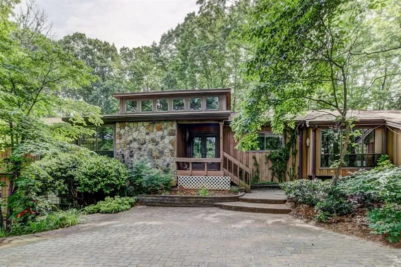 9480 Huntcliff Trace, Sandy Springs, Georgia 30350, 5 Bedrooms Bedrooms, ,4 BathroomsBathrooms,Residential,Sold,9480 Huntcliff Trace,6047683