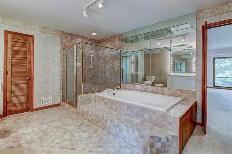 9480 Huntcliff Trace, Sandy Springs, Georgia 30350, 5 Bedrooms Bedrooms, ,4 BathroomsBathrooms,Residential,Sold,9480 Huntcliff Trace,6047683