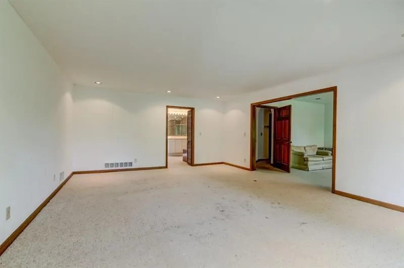 9480 Huntcliff Trace, Sandy Springs, Georgia 30350, 5 Bedrooms Bedrooms, ,4 BathroomsBathrooms,Residential,Sold,9480 Huntcliff Trace,6047683