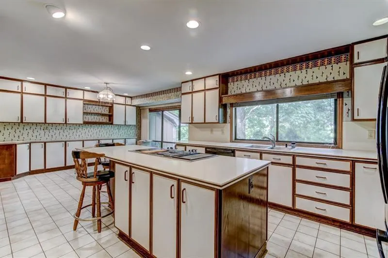 9480 Huntcliff Trace, Sandy Springs, Georgia 30350, 5 Bedrooms Bedrooms, ,4 BathroomsBathrooms,Residential,Sold,9480 Huntcliff Trace,6047683