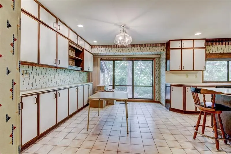 9480 Huntcliff Trace, Sandy Springs, Georgia 30350, 5 Bedrooms Bedrooms, ,4 BathroomsBathrooms,Residential,Sold,9480 Huntcliff Trace,6047683