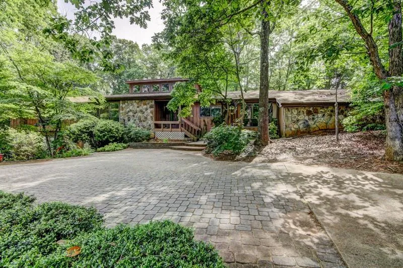 9480 Huntcliff Trace, Sandy Springs, Georgia 30350, 5 Bedrooms Bedrooms, ,4 BathroomsBathrooms,Residential,Sold,9480 Huntcliff Trace,6047683