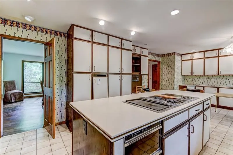 9480 Huntcliff Trace, Sandy Springs, Georgia 30350, 5 Bedrooms Bedrooms, ,4 BathroomsBathrooms,Residential,Sold,9480 Huntcliff Trace,6047683