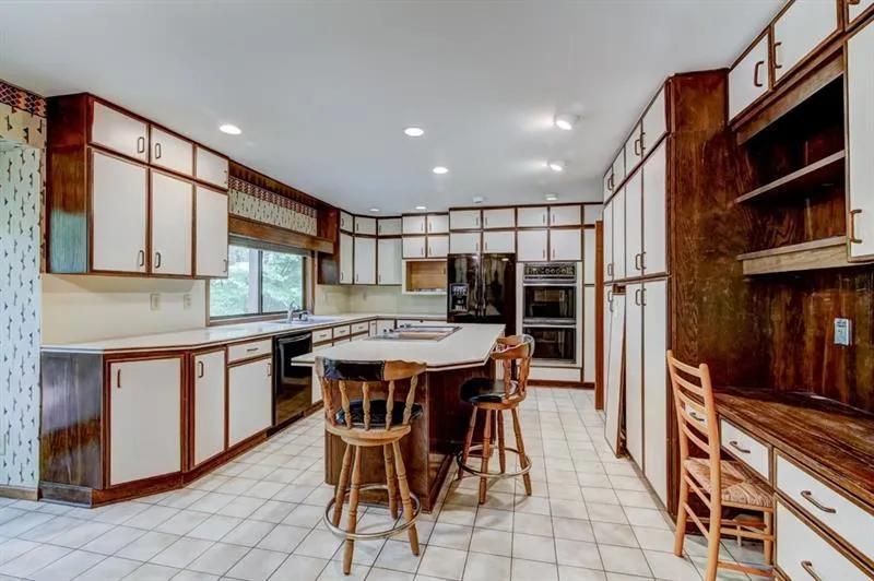 9480 Huntcliff Trace, Sandy Springs, Georgia 30350, 5 Bedrooms Bedrooms, ,4 BathroomsBathrooms,Residential,Sold,9480 Huntcliff Trace,6047683