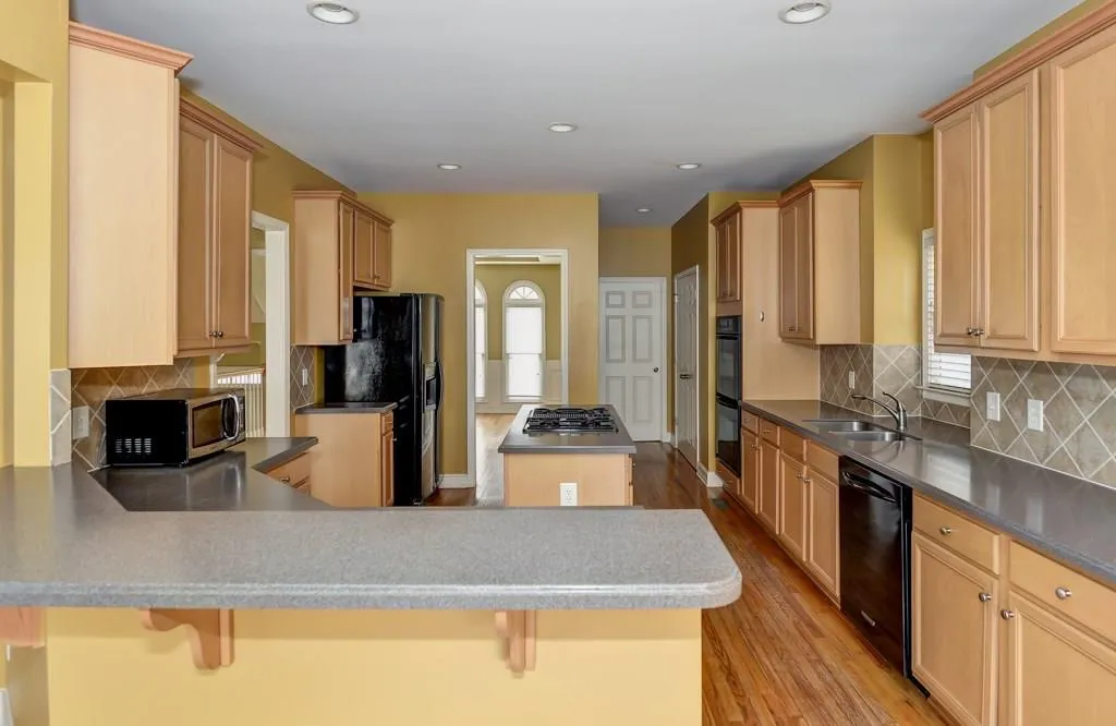 7325 Village Creek Trace, Sandy Springs, Georgia 30328, 4 Bedrooms Bedrooms, ,3 BathroomsBathrooms,Residential,Sold,7325 Village Creek Trace,5660874