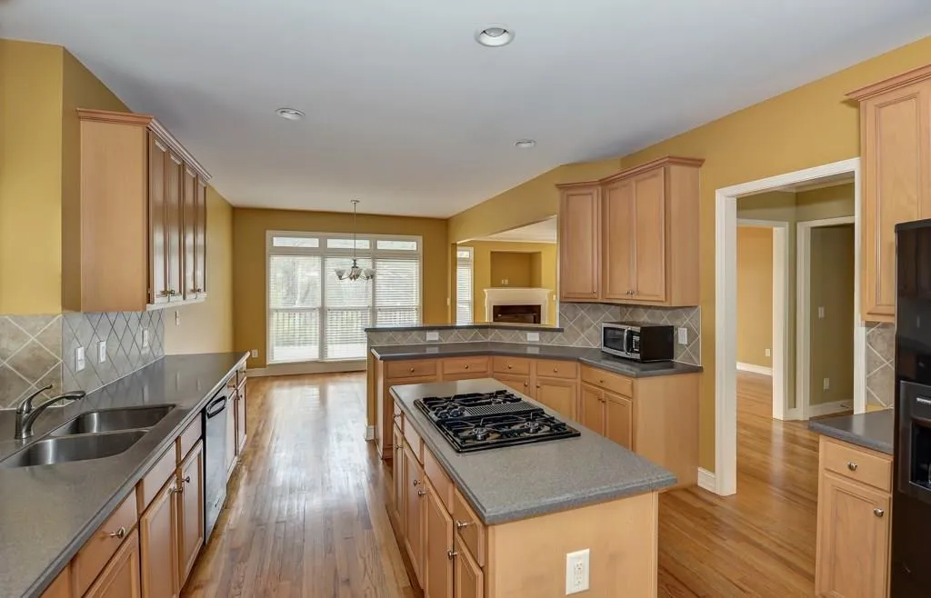 7325 Village Creek Trace, Sandy Springs, Georgia 30328, 4 Bedrooms Bedrooms, ,3 BathroomsBathrooms,Residential,Sold,7325 Village Creek Trace,5660874