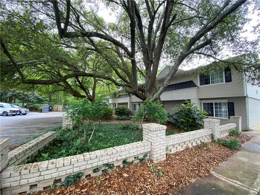 6940 Roswell Road Unit 3b, Sandy Springs, Georgia 30328, 1 Bedroom Bedrooms, ,1 BathroomBathrooms,Residential,Sold,6940 Roswell Road Unit 3b,7033268