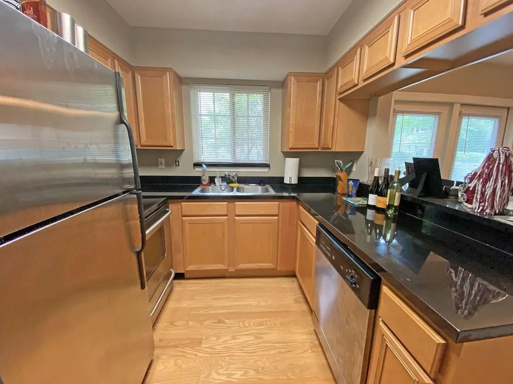 6940 Roswell Road Unit 3b, Sandy Springs, Georgia 30328, 1 Bedroom Bedrooms, ,1 BathroomBathrooms,Residential,Sold,6940 Roswell Road Unit 3b,7033268