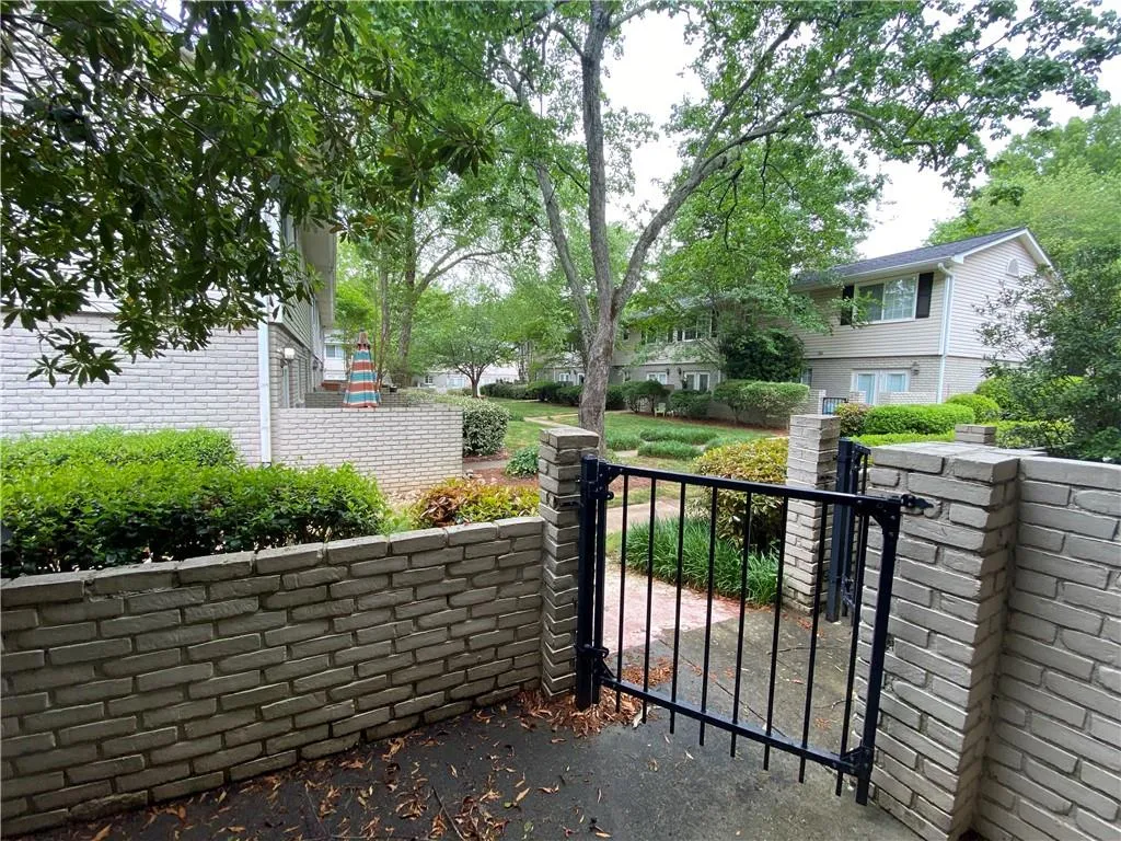 6940 Roswell Road Unit 3b, Sandy Springs, Georgia 30328, 1 Bedroom Bedrooms, ,1 BathroomBathrooms,Residential,Sold,6940 Roswell Road Unit 3b,7033268