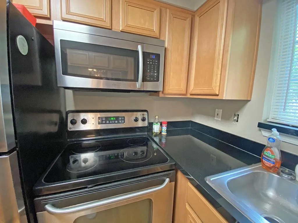 6940 Roswell Road Unit 3b, Sandy Springs, Georgia 30328, 1 Bedroom Bedrooms, ,1 BathroomBathrooms,Residential,Sold,6940 Roswell Road Unit 3b,7033268