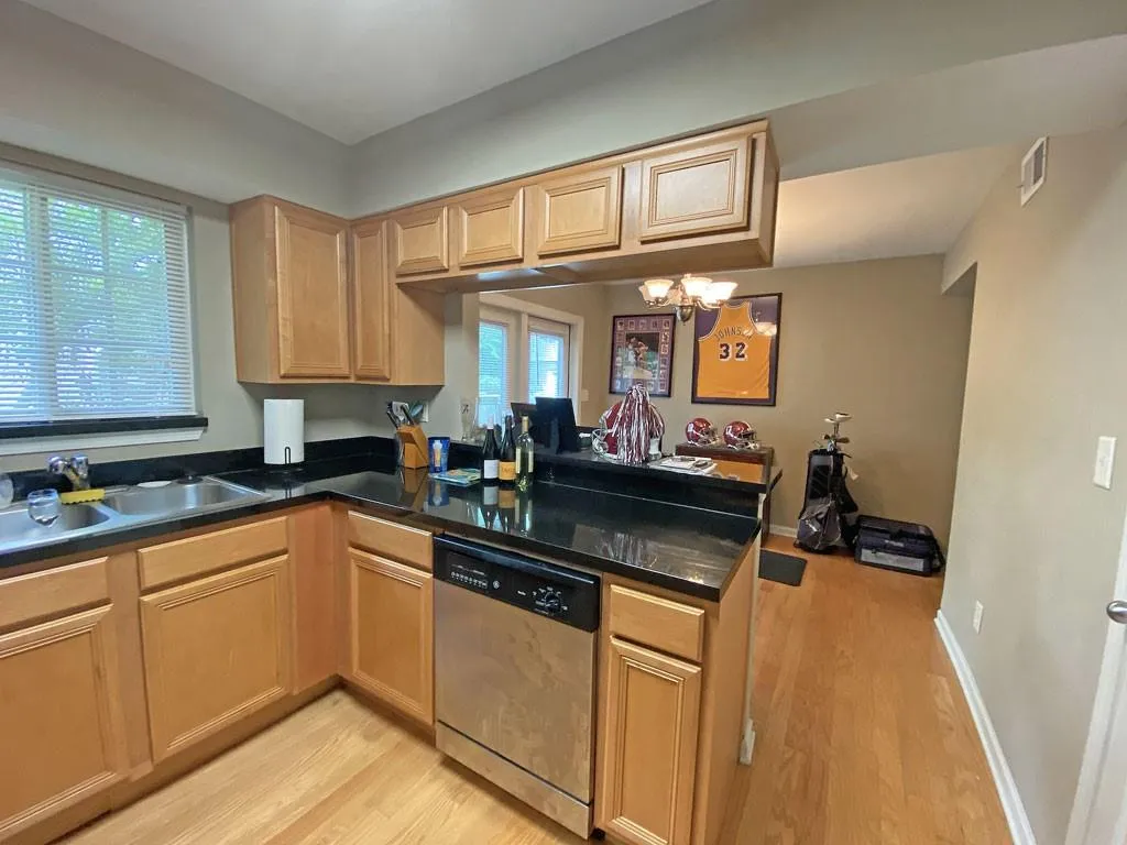 6940 Roswell Road Unit 3b, Sandy Springs, Georgia 30328, 1 Bedroom Bedrooms, ,1 BathroomBathrooms,Residential,Sold,6940 Roswell Road Unit 3b,7033268