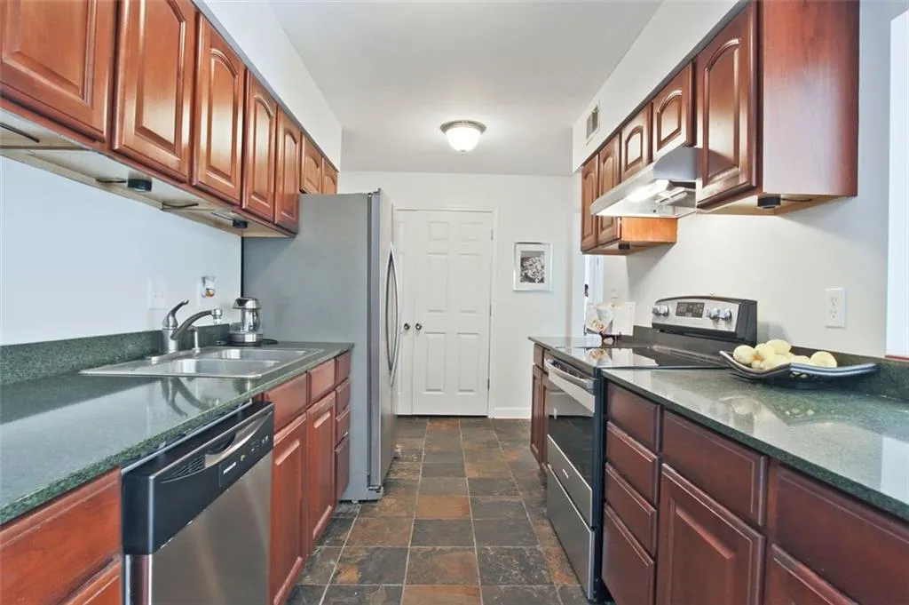 725 Dalrymple Road Unit 2d, Atlanta, Georgia 30328, 2 Bedrooms Bedrooms, ,2 BathroomsBathrooms,Residential,Sold,725 Dalrymple Road Unit 2d,7091326