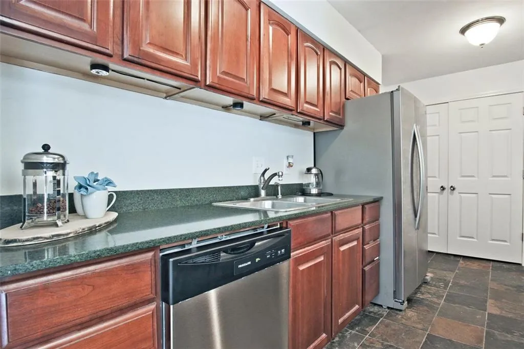 725 Dalrymple Road Unit 2d, Atlanta, Georgia 30328, 2 Bedrooms Bedrooms, ,2 BathroomsBathrooms,Residential,Sold,725 Dalrymple Road Unit 2d,7091326