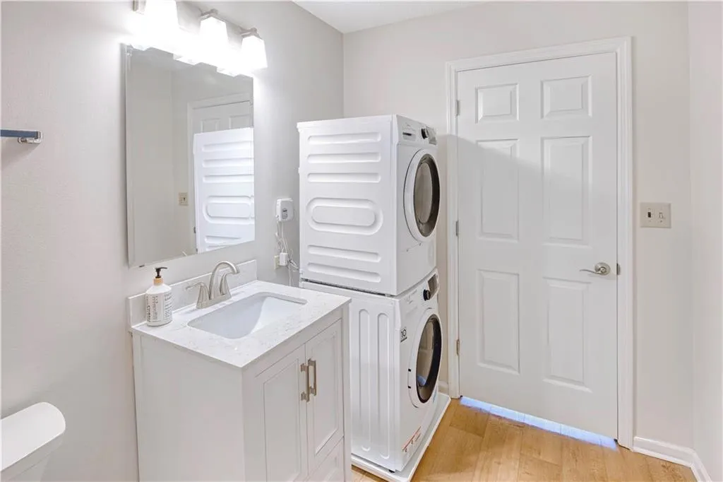 300 Johnson Ferry Road Unit B406, Atlanta, Georgia 30328, 2 Bedrooms Bedrooms, ,2 BathroomsBathrooms,Residential,For Sale,300 Johnson Ferry Road Unit B406,7761285