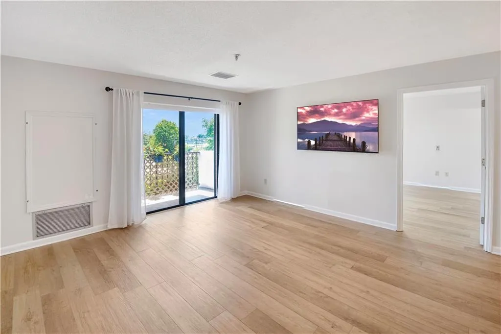 300 Johnson Ferry Road Unit B406, Atlanta, Georgia 30328, 2 Bedrooms Bedrooms, ,2 BathroomsBathrooms,Residential,For Sale,300 Johnson Ferry Road Unit B406,7761285