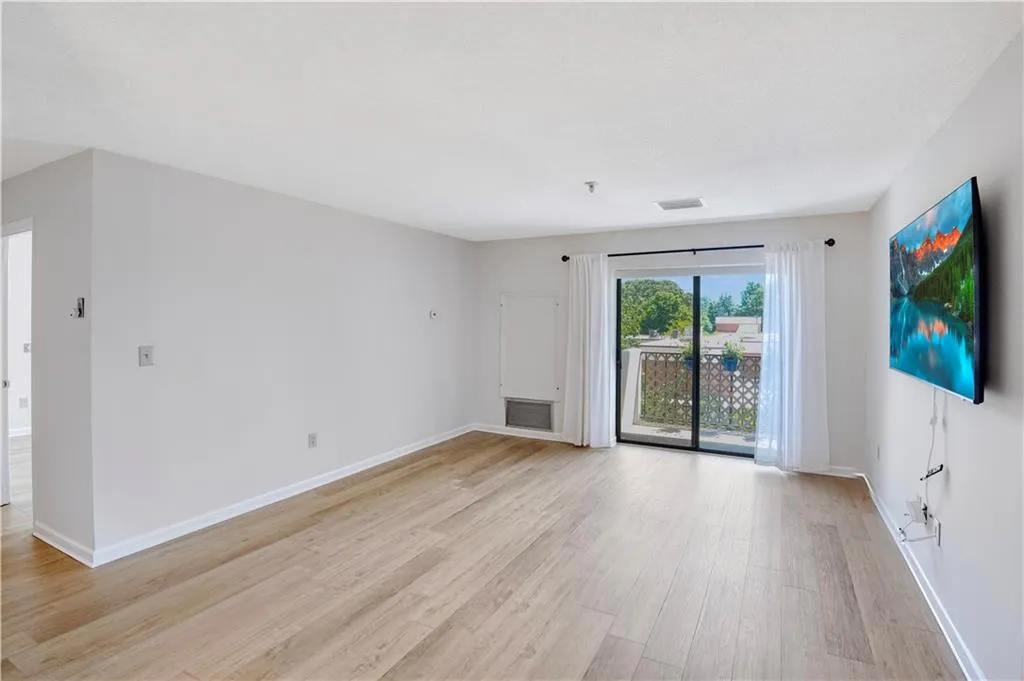 300 Johnson Ferry Road Unit B406, Atlanta, Georgia 30328, 2 Bedrooms Bedrooms, ,2 BathroomsBathrooms,Residential,For Sale,300 Johnson Ferry Road Unit B406,7761285