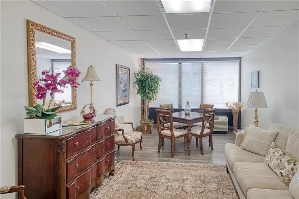 300 Johnson Ferry Road Unit B406, Atlanta, Georgia 30328, 2 Bedrooms Bedrooms, ,2 BathroomsBathrooms,Residential,For Sale,300 Johnson Ferry Road Unit B406,7761285